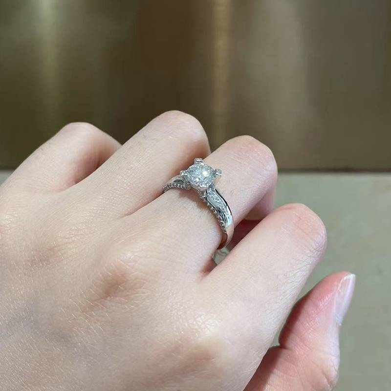 单头女戒S925银镀白金定制选款主石莫桑钻1.0ct/副石高碳钻